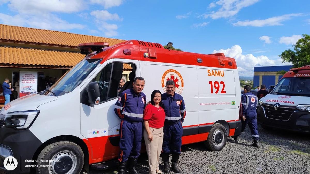 Secretária municipal de Saúde, Valdilene Rocha, esteve em Sorocaba, onde recebeu as três ambulâncias novas para o Samu de Uberaba (Foto/Divulgação)