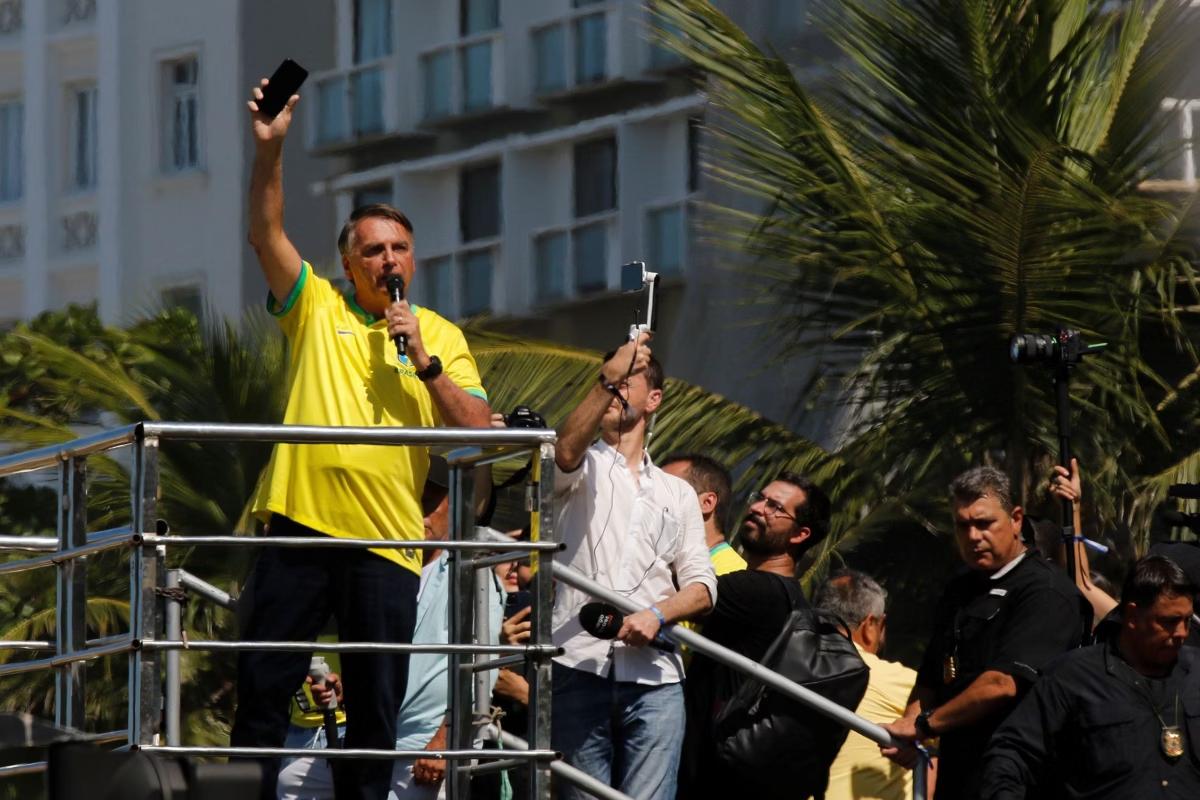 Ex-presidente Jair Bolsonaro reúne apoiadores para manifestação em Copacabana, no Rio de Janeiro. (Foto/Fernando Frazão/Agência Brasil)