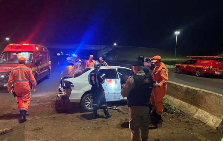 Motorista perdeu o controle da direção, de acordo com informações do Corpo de Bombeiros. (Foto/Corpo de Bombeiros/Divulgação)