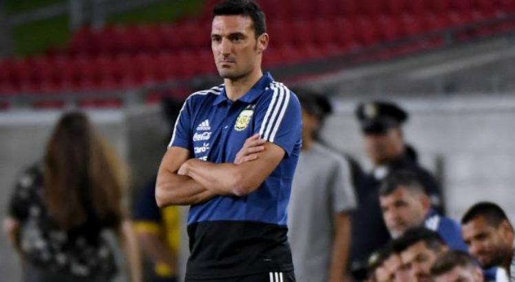 “Todos nós temos um conhecido ou amigo brasileiro. Não tem por que passar daí", defendeu Scaloni (Foto/Clarín)