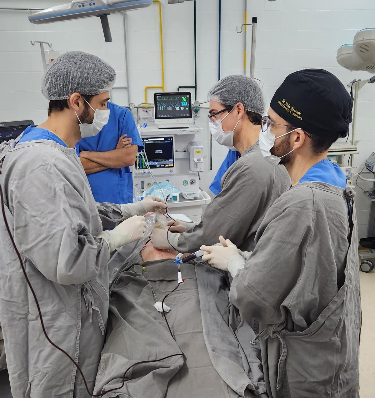 Procedimento invasivo é guiado por ultrassom para coletar amostra de sangue do cordão umbilical (Foto/Divulgação)