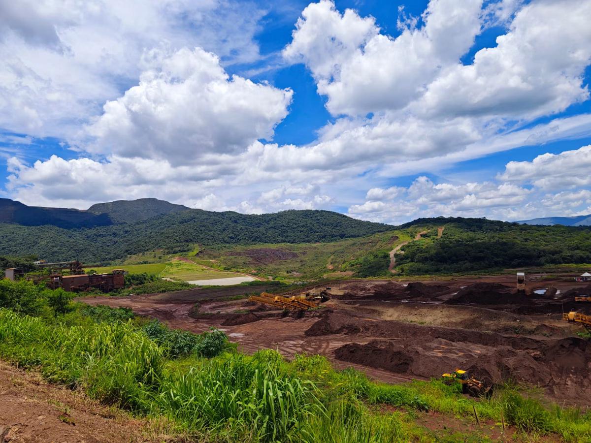 Local onde barragem da Vale se rompeu concentra, hoje, buscas pelas últimas vítimas (Foto/José Vítor Camilo/Divulgação)