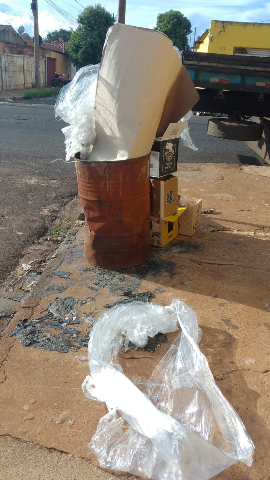 Queima de material tem incomodado moradores da região (Foto/Divulgação)