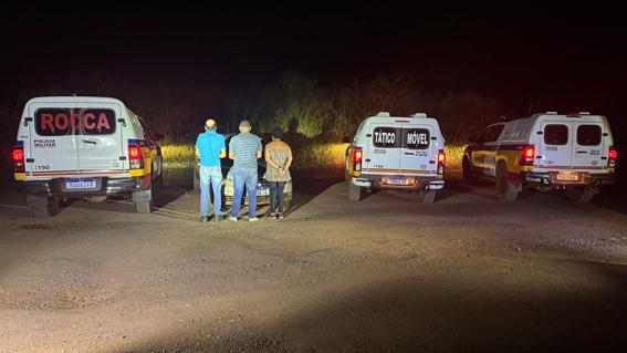 Os suspeitos foram reconhecidos pelas vítimas e detidos em flagrante. (Foto/Divulgação)