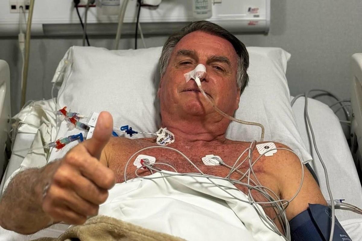 O ex-presidente Jair Bolsonaro publicou uma foto internado em suas redes sociais (Foto: Reprodução/X @jairbolsonaro)