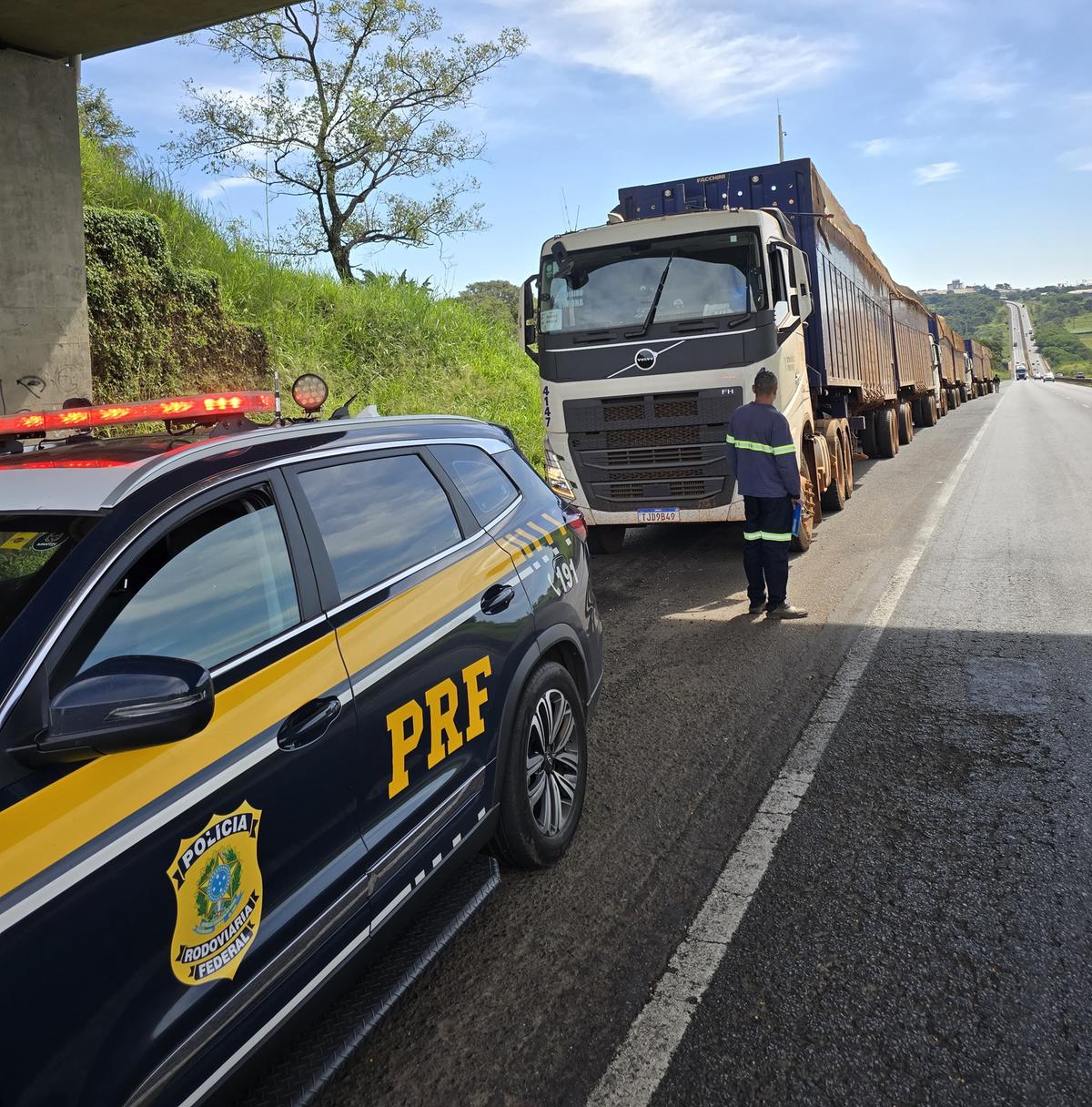 De acordo com o artigo 163 do Código Penal Brasileiro, causar dano qualificado ao patrimônio público, como as rodovias federais, é crime e pode resultar em pena de detenção (Foto/Divulgação)
