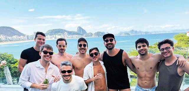 Os amigos Paulo Roberto, Diego, Fred, Lucca, Rodrigo Rodrigues, Fernando, Guilherme, Juan Palhares e João Gabriel se encontraram para curtir o show da Lady Gaga, no Rio de Janeiro (Foto/Arquivo pessoal)