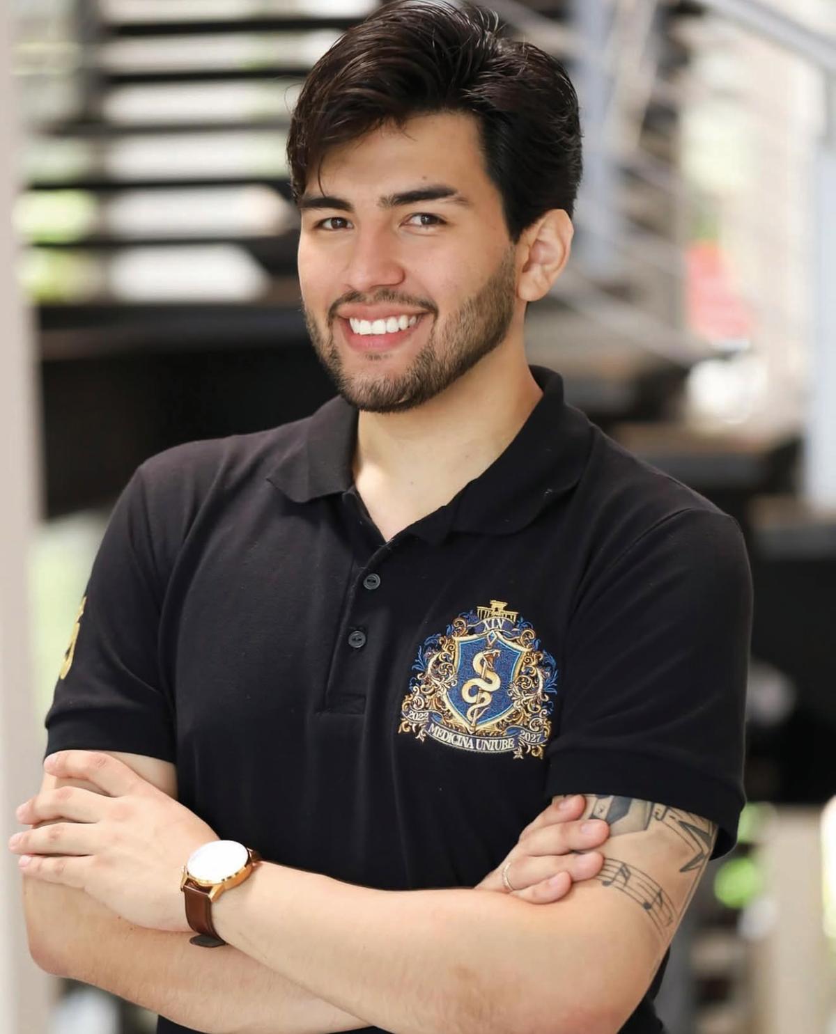 O futuro médico Guilherme Assunção soprou velinhas na segunda-feira, 05, e recebeu o carinho da família e dos amigos; parabéns (Foto/Arquivo pessoal)