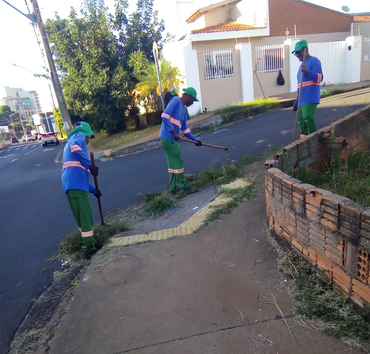 A programação de limpeza urbana de 12 a 17 de maio, incluirá 31 bairros de Uberaba (Foto: Divulgação Codau)
