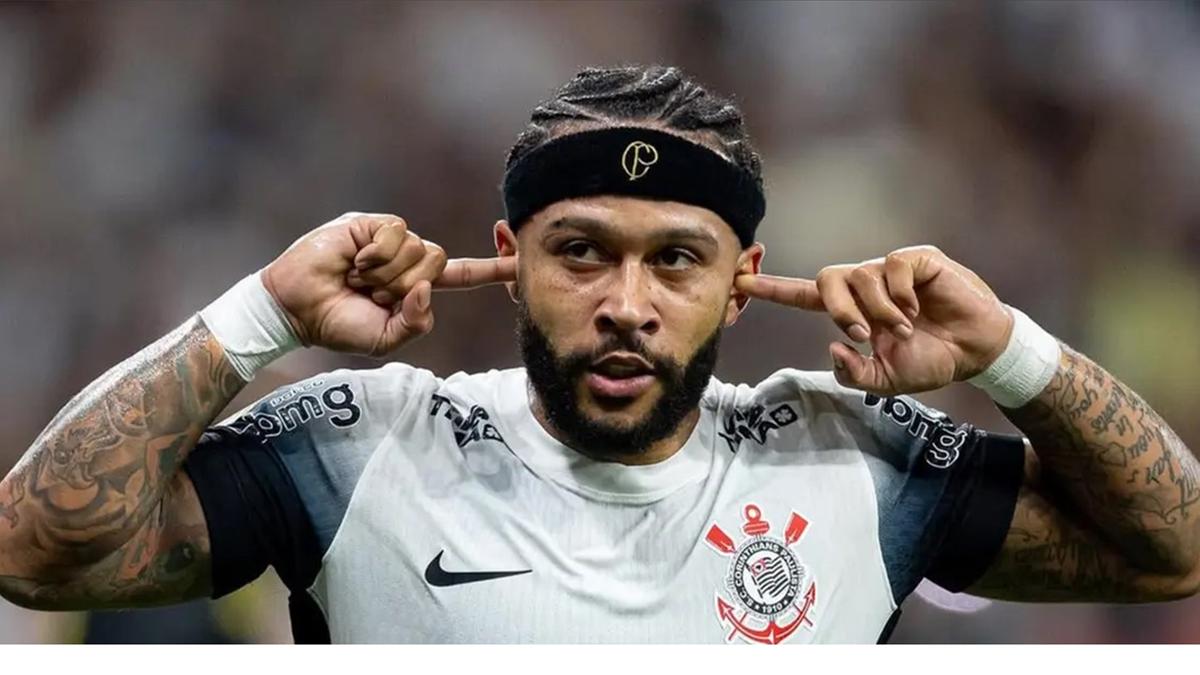 Memphis Depay vai passar por exames no dia de hoje para avaliar a gravidade da lesão (Foto/Instagram do Atleta)