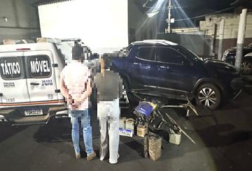 A esposa de um dos suspeitos também foi detida, por receptação, ao ser encontrada em posse do drone roubado. (Foto/Divulgação)