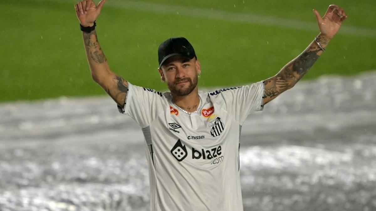O torcedor santista já esfrega as mãos para voltar a ver Neymar em ação com a camisa da equipe (Foto/Nelson Almeida/AFP)