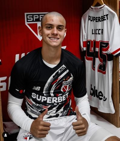 Lucca, apenas 17 anos, joia da base do São Paulo, garantiu a classificação do Tricolor (Foto/Instagram)