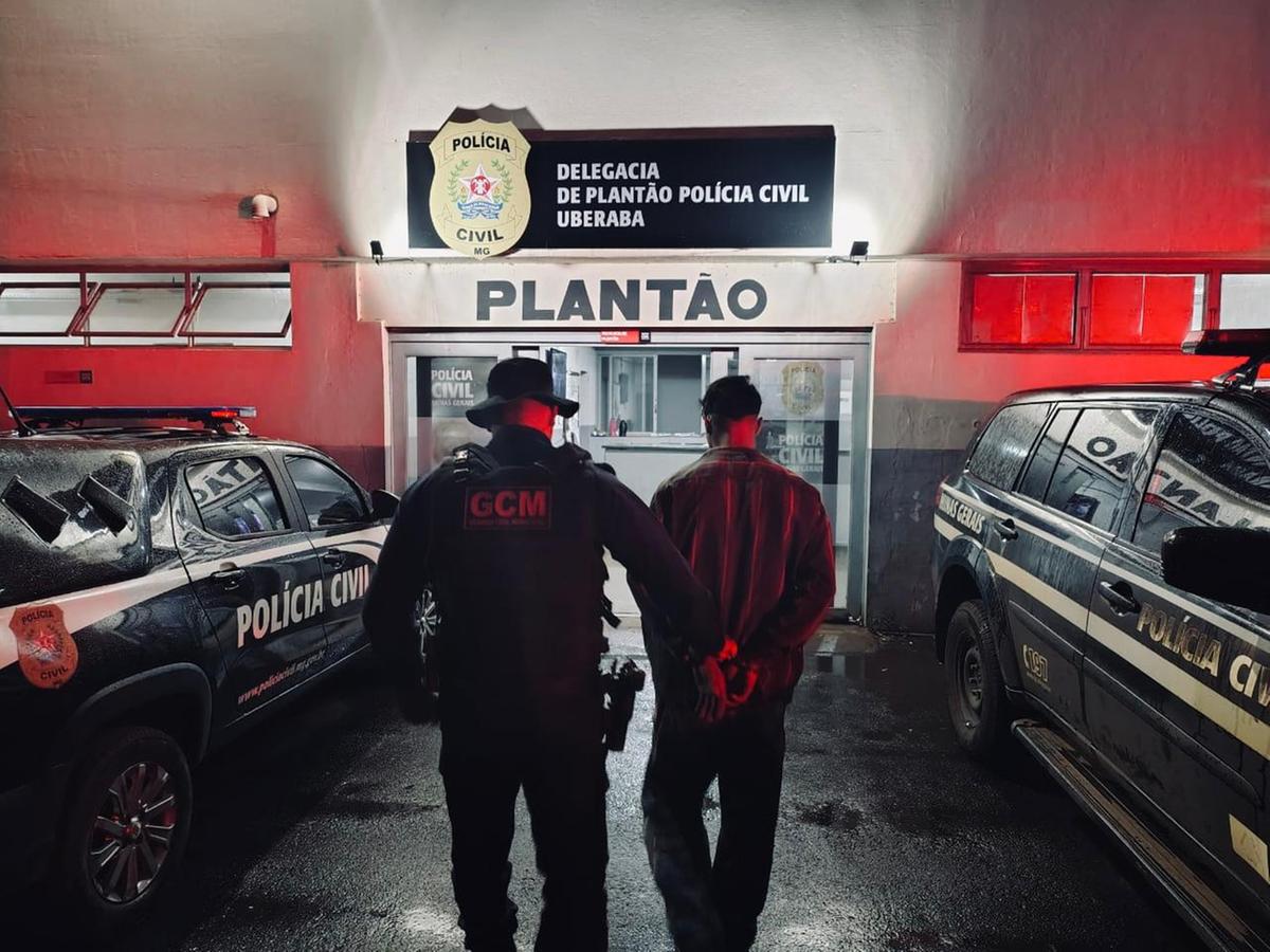 Durante a verificação, constatou-se que o suspeito não possuía habilitação e que a motocicleta apresentava sinais de adulteração, com o chassi e a numeração do motor raspados (Foto/Divulgação)