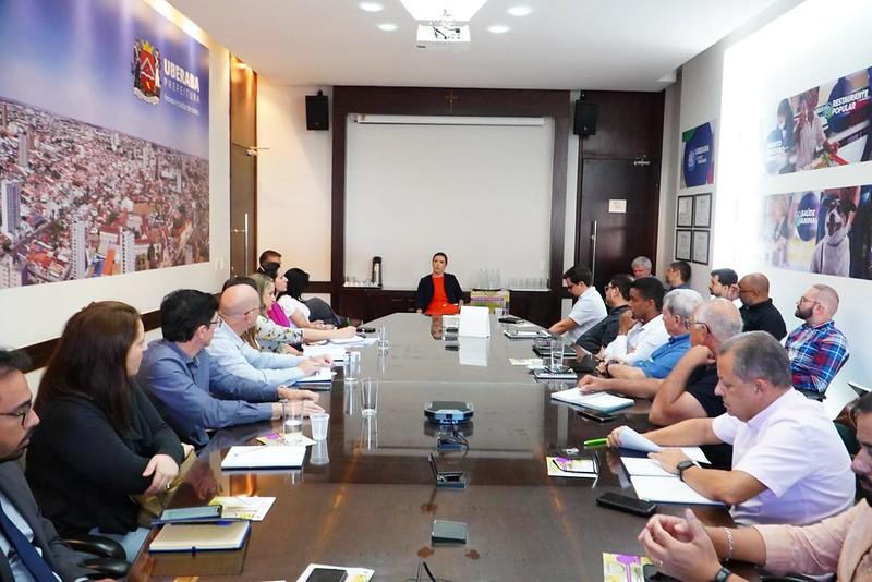 Prefeita Elisa Araújo reuniu secretariado ontem para pedir cautela nos gastos e a busca de parcerias para garantir a realização de projetos. (Foto/Divulgação)