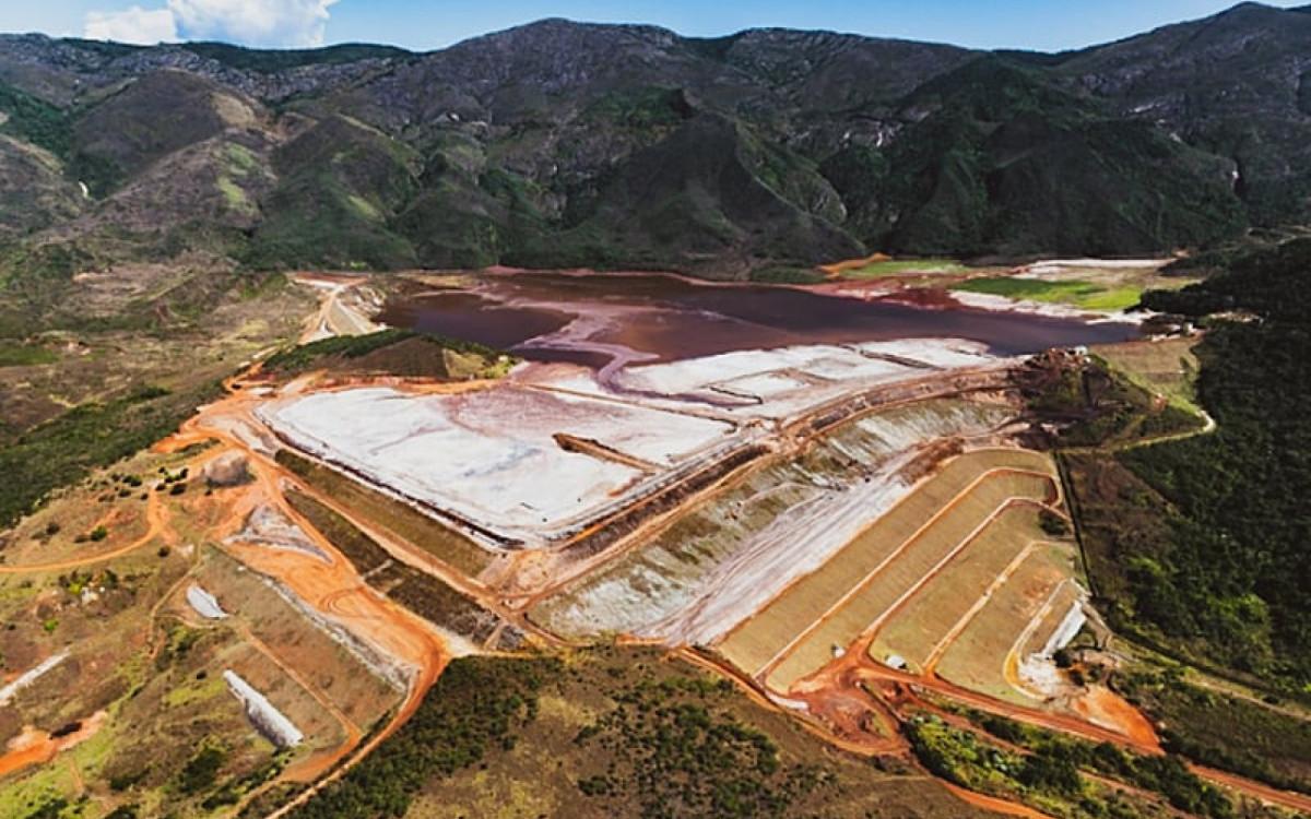 Segundo a mineradora, as condições de segurança da estrutura foram reforçadas por obras de escavação do maciço e remoção de alteamentos a montante da barragem (Foto/Reprodução)