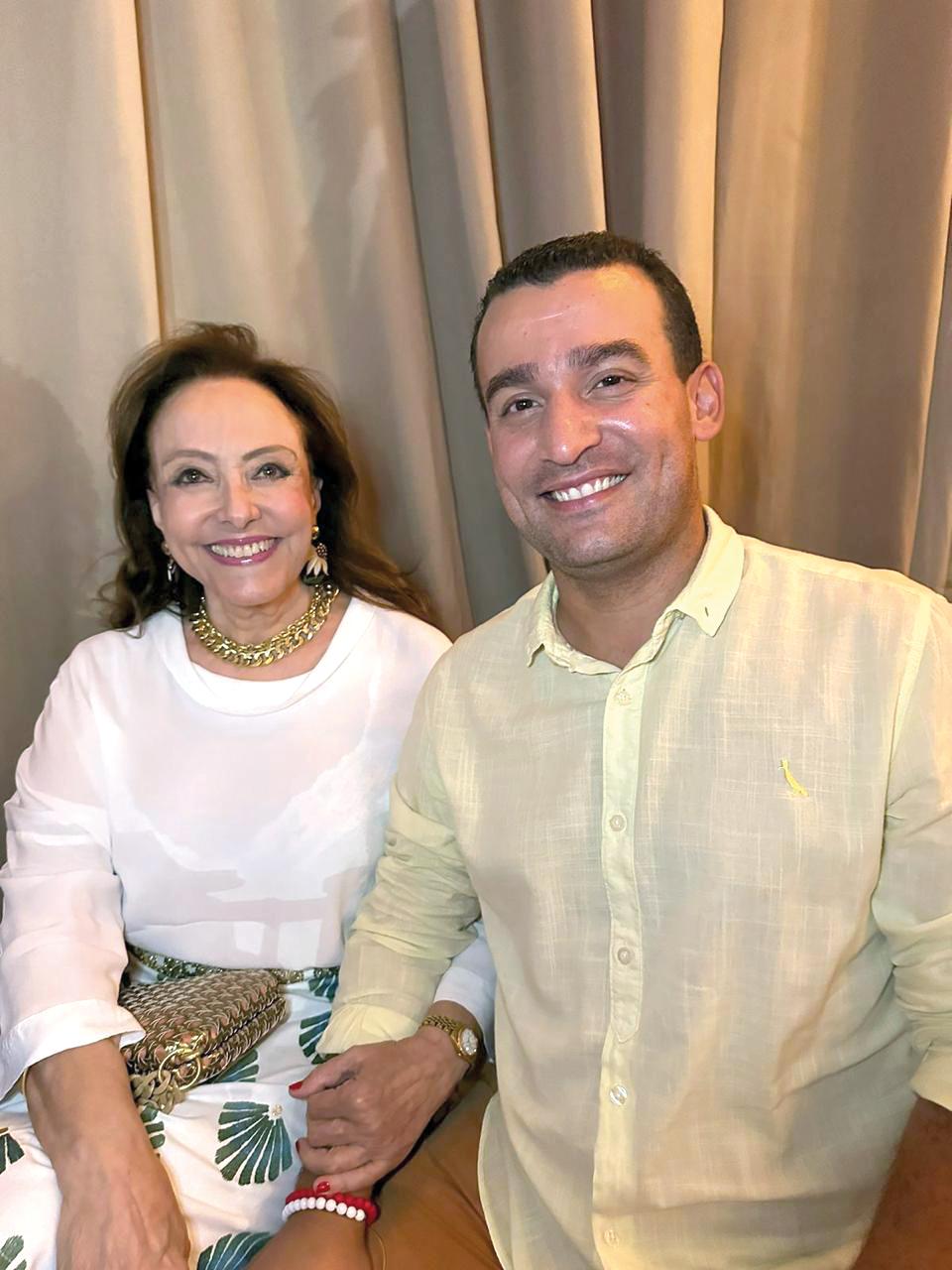 A coluna de hoje se torna especial por poder homenagear esses dois colegas de trabalho muito queridos. Virgínia Abdalla celebrou seu niver dia 21 e Alexandre Cury foi o aniversariante do dia 18. Viva! (Foto/Arquivo pessoal)