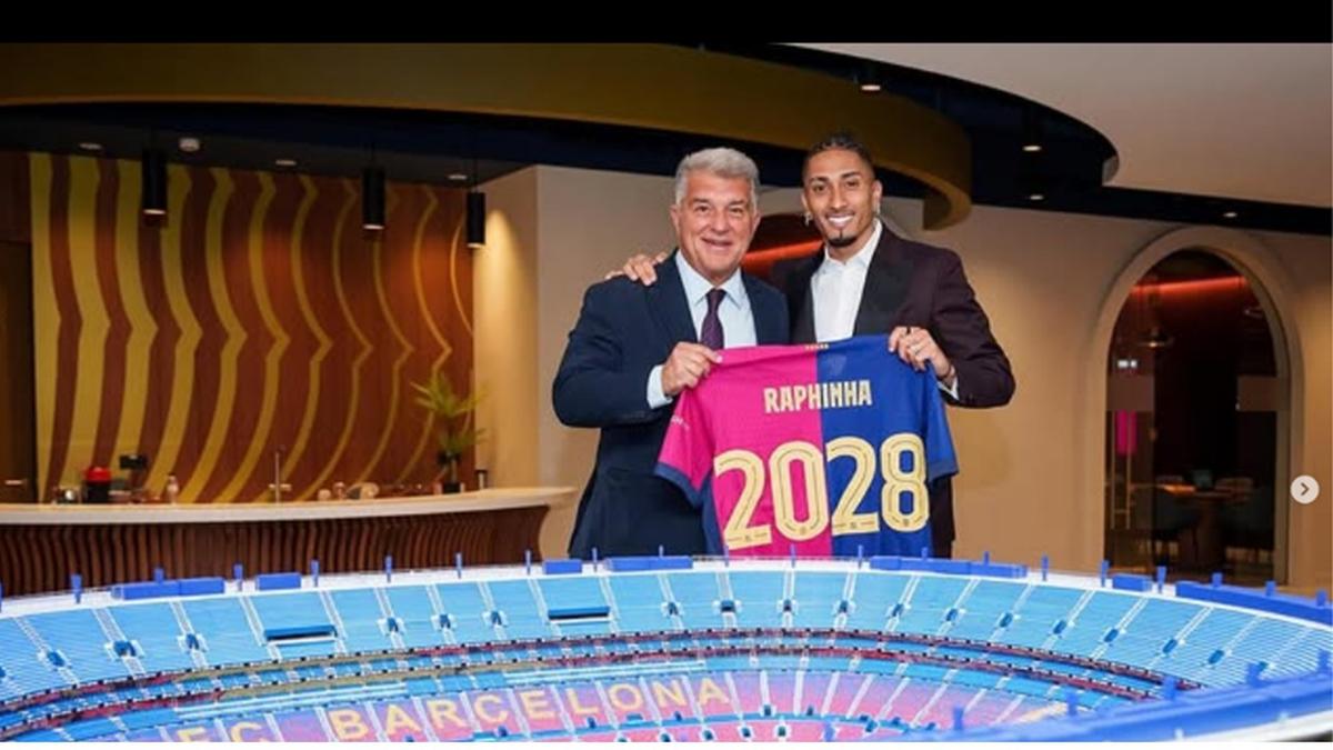 Raphinha passa a ser o terceiro jogador mais bem pago do elenco, com ganhos estimados em 18 milhões de euros brutos (Foto/Instagram)