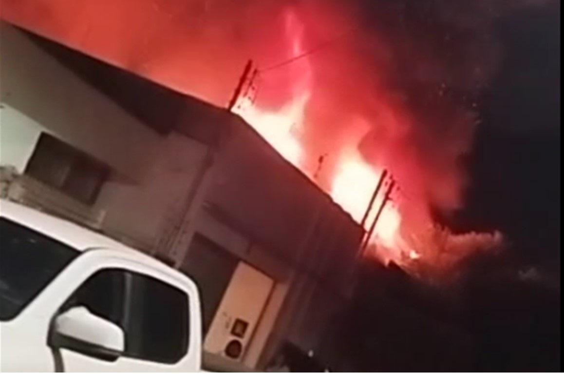 O incêndio, quando os bombeiros chegaram, estava concentrado na sala e em dois quartos da casa (Foto/Divulgação)