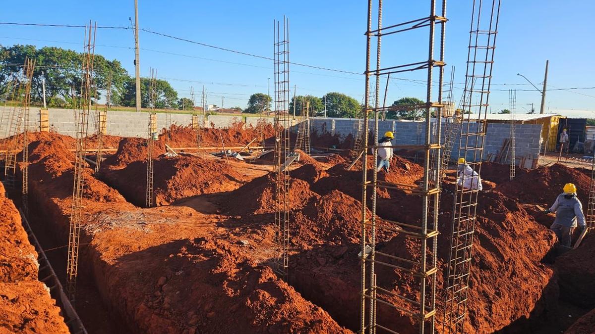As obras são realizadas pelas secretarias de Saúde e de Serviços Urbanos e Obras, com previsão de entrega em 2026 (Foto: Divulgação PMU)