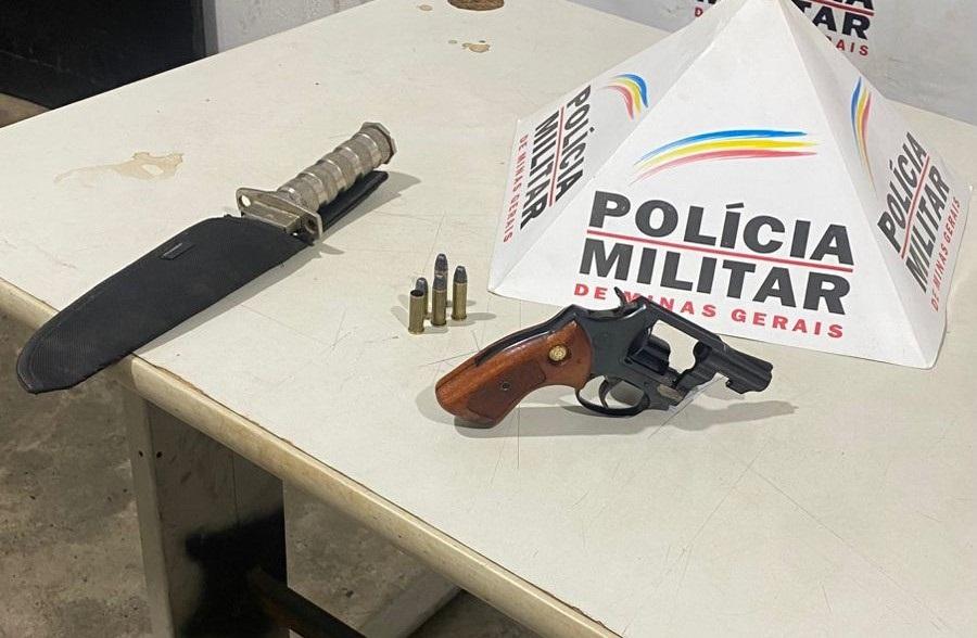 Armas encontradas no carro, que já havia sido citado em outra ocorrência em virtude de disparo de arma de fogo no bairro Olinda   (Foto/Divulgação)