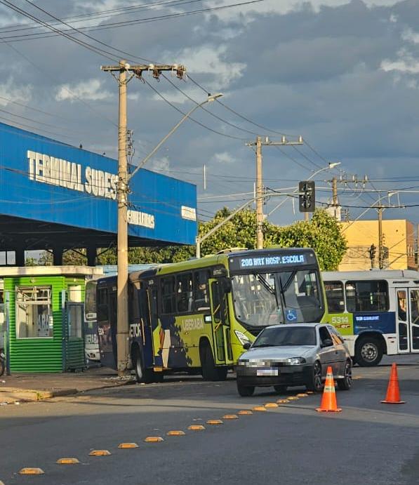 Com a colisão, região ficou sem energia elétrica (Foto/Divulgação)