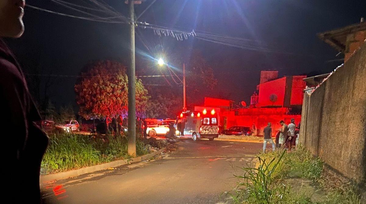 Equipe do Samu constatou o óbito e policiais miliares e civis realizaram os registros para seguir com as investigações  (Foto/Divulgação)