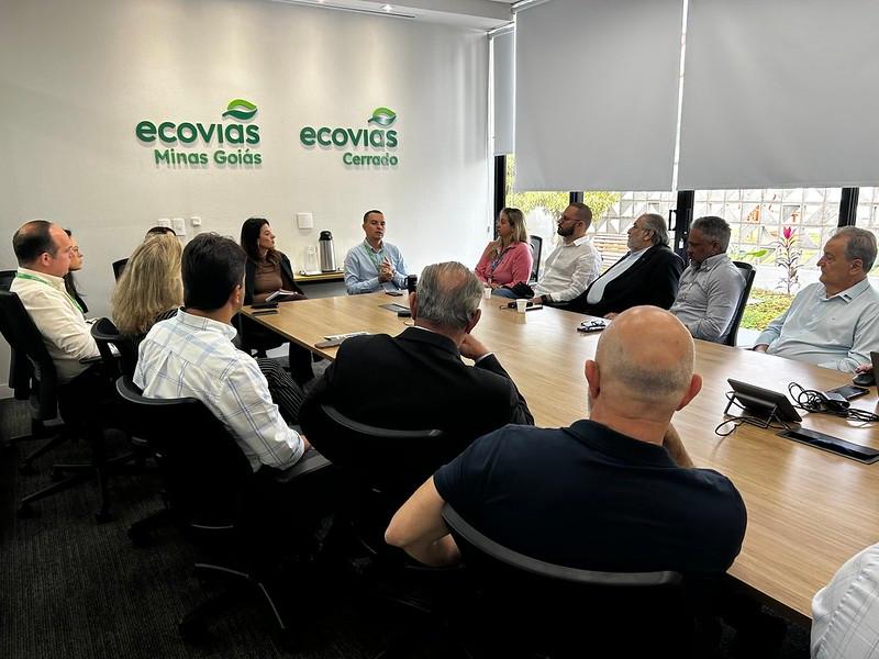 Representantes da Aciu e demais entidades classistas e da Prefeitura se reuniram com superintendente da concessionária para cobrar melhorias no trecho da 050 que passa por Uberaba (Foto/Divulgação)