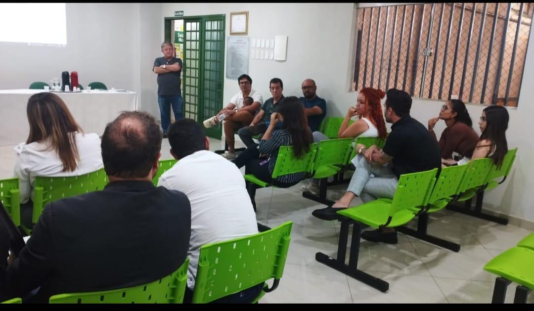 Diretores sindicais e vereadores acompanharam com atenção as informações da Felix (Foto/Divulgação)