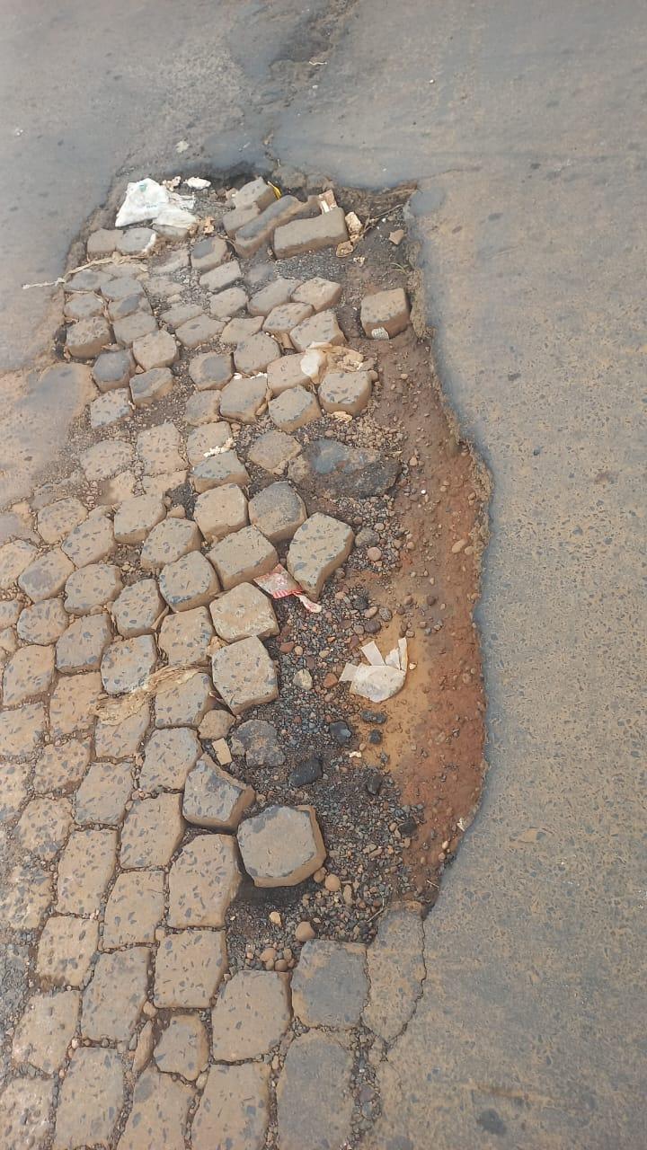 Em nota, a Sesurb informou que a rua Anésio Leite já foi incluída na programação de tapa-buraco da pasta (Foto/Divulgação)