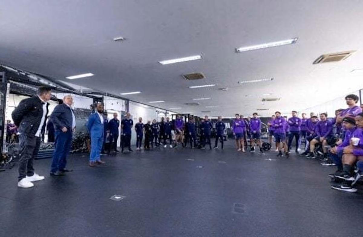 Osmar Stabile conversa com o elenco do Corinthians e reforça a importância da união na reta decisiva da temporada (Foto/Rodrigo Coca)
