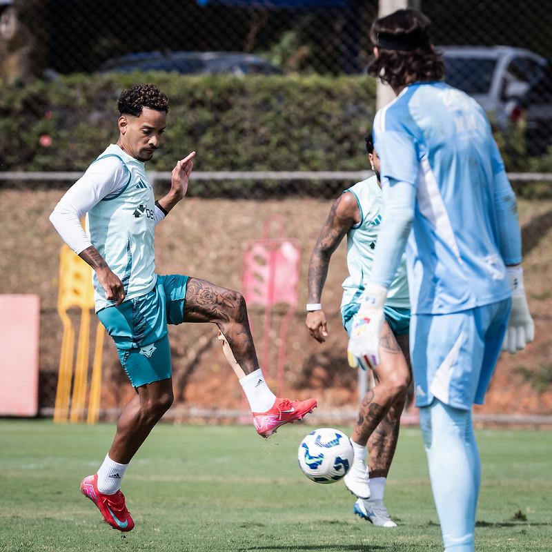 Pereira, Gabi e Cássio durante treino na Toca (Foto: Gustavo Aleixo/Cruzeiro)