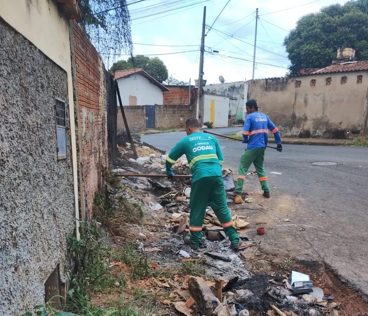 As equipes de limpeza urbana atuarão em 30 bairros de Uberaba ao longo desta semana (Foto: Divulgação Codau)