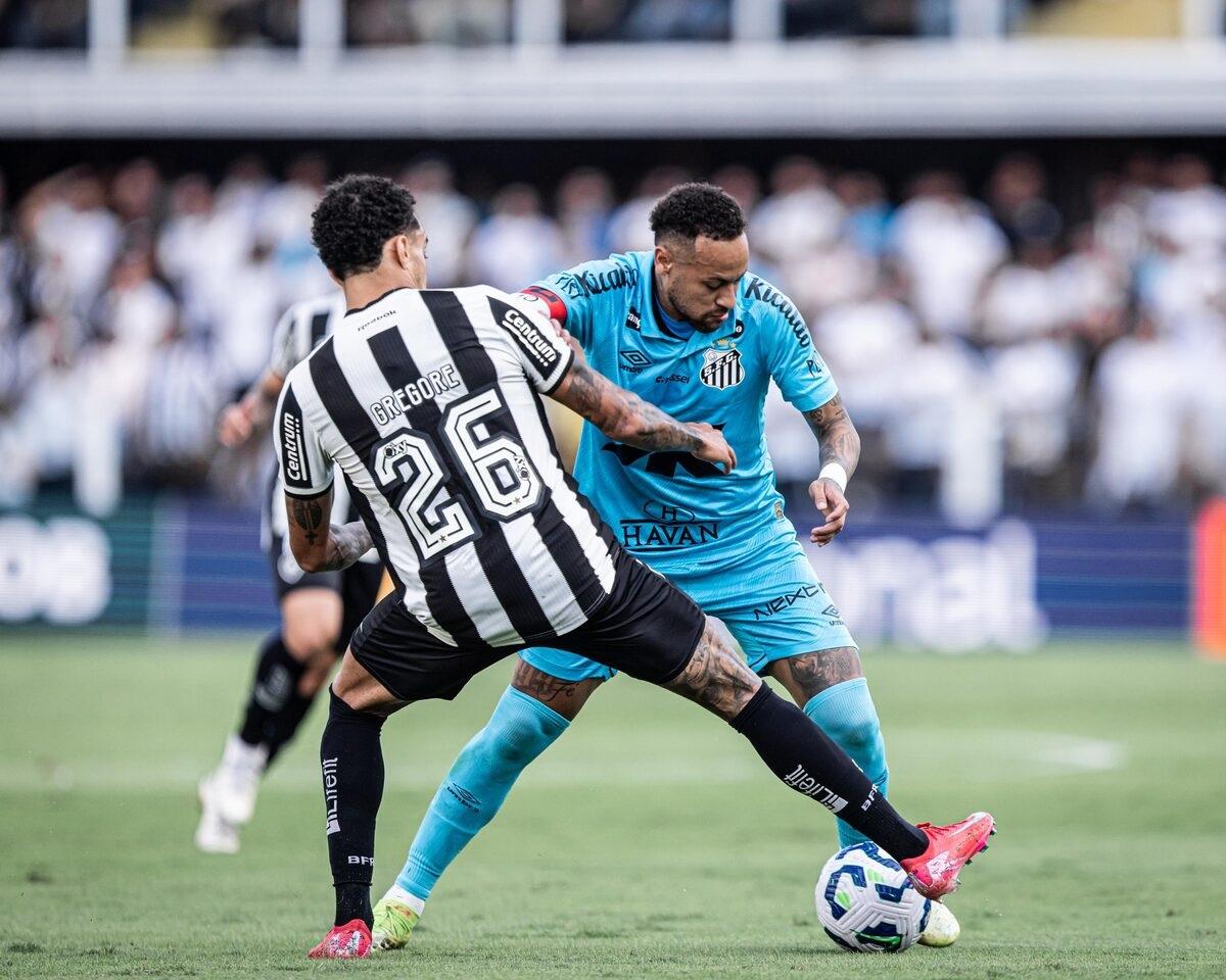 Neymar foi expulso aos 30 minutos do segundo tempo, ao tentar marcar um gol com a mão (Foto/X/SFC)