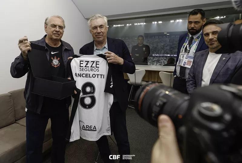 Ancelotti foi a Itaquera para conhecer Hugo Souza (Foto/Rafael Ribeiro/CBF)