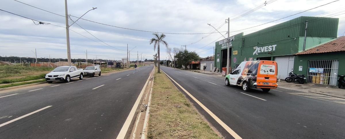 Segundo relatos, veículos trafegam em alta velocidade pela via, o que já teria provocado atropelamentos na região (Foto/Marcos Machado)