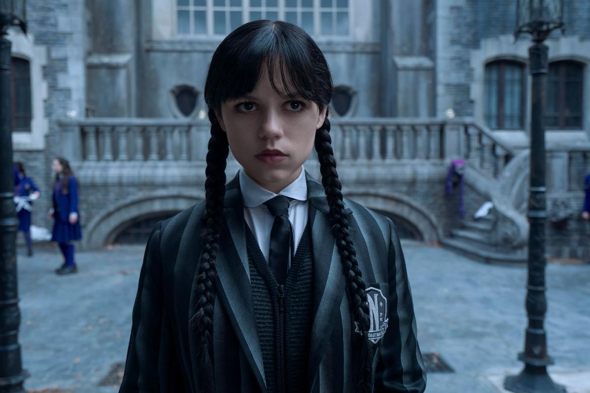 Os novos episódios de Wandinha serão divididos em duas partes, que chegam à Netflix em 6 de agosto e 3 de setembro (Foto/Reprodução)