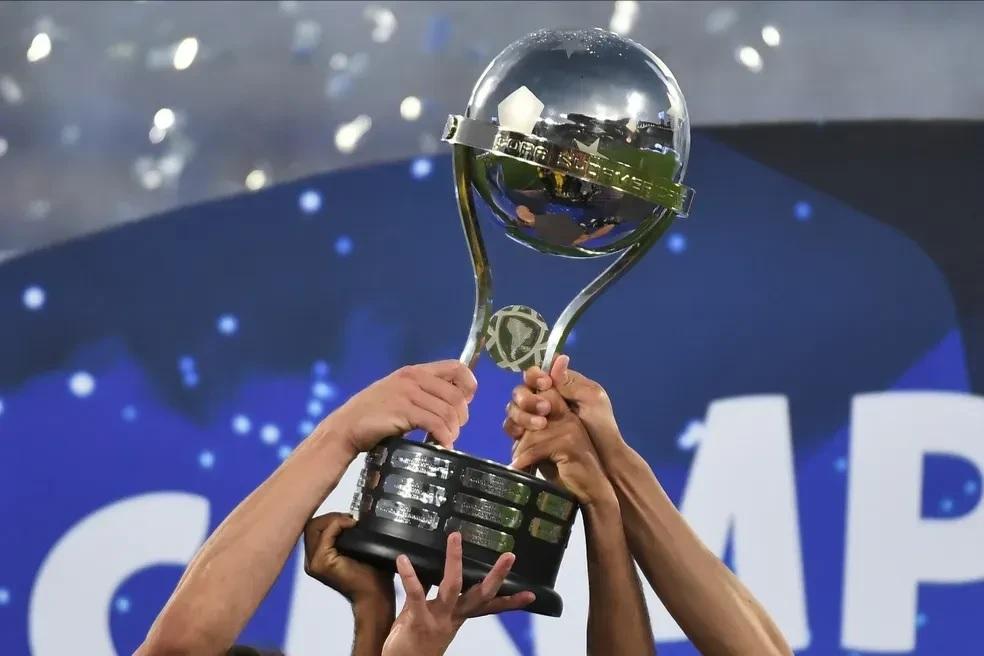 Os jogos dos playoffs da Sul-Americana ocorrerão nas semanas dos dias 16 e 23 de julho (Foto/Conmebol)