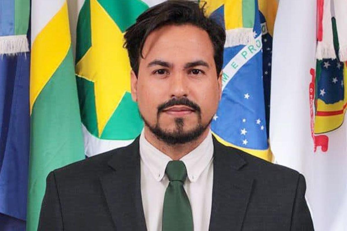 Thiago Bitencourt Lanhes Barbosa, o Dr. Thiago (PL), vereador em Canarana (MT), foi preso sob suspeita de abusar de acrianças e adolescentes para filmagens pornográficas (Foto/Reprodução/Facebook)