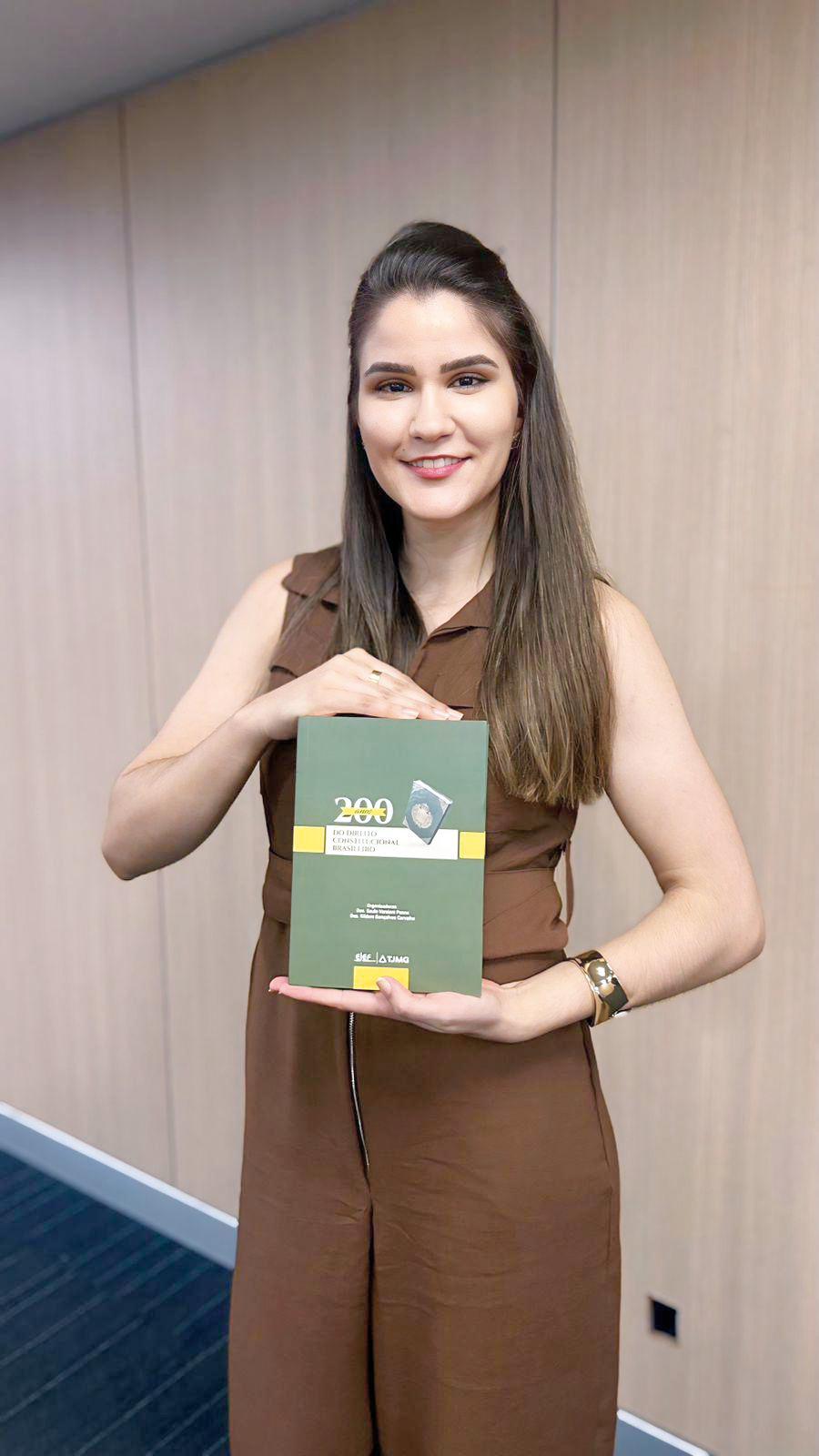 Brena Beatriz Barbosa, 2 de junho, participou da Cerimônia de Lançamento da Obra elaborada pelo Eg. TJMG em parceria com a EJEF (Foto/Arquivo pessoal)