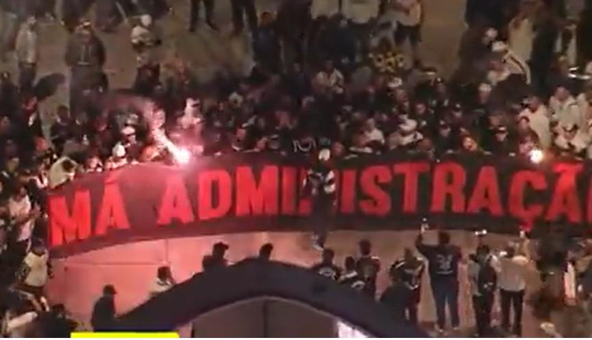 As uniformizadas classificaram o ato como uma "ocupação" e afirmam que ação ocorre de maneira pacífica (Foto/Sportv)