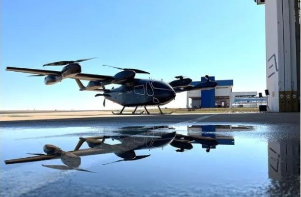 Protótipo de eVTOL da Embraer, que deve chegar ao mercado em breve (Foto/ Instagram/@eveairmobility/Reprodução)