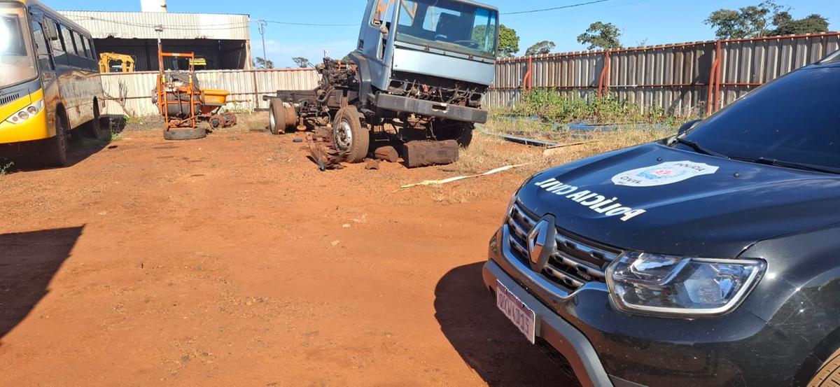 Local onde o caminhão foi localizado tinha outros veículos e mais peças, que levantaram novas suspeitas contra o acusado   (Foto/Divulgação)