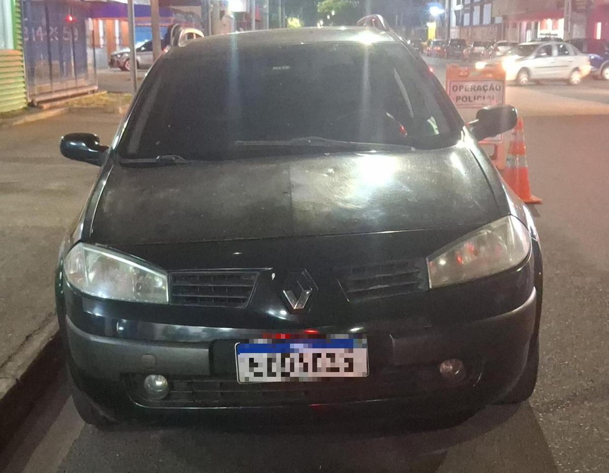 O carro foi localizado estacionado na Avenida Manoel de Melo Rezende. (Foto/Divulgação)