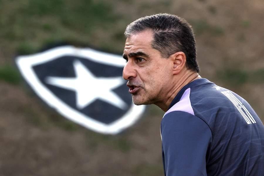 A reação do Botafogo passará por um poderoso teste nos Estados Unidos, disse Renato Paiva (Foto/Vitor Silva/BFR)