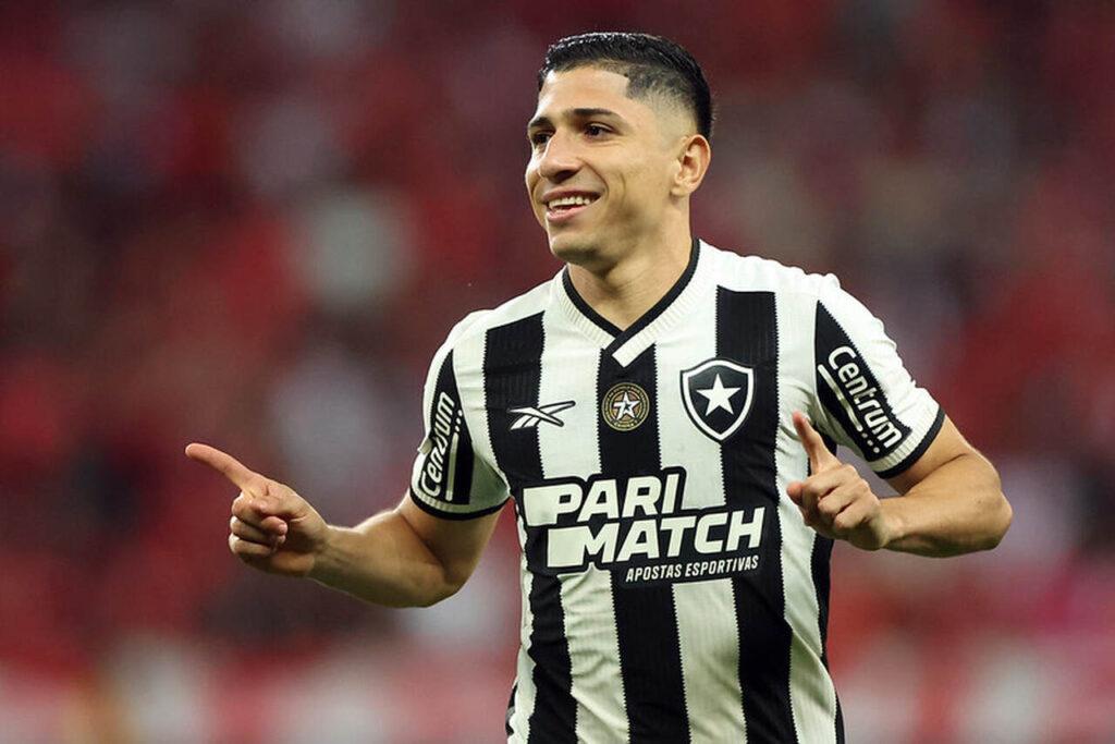 Savarino, do Botafogo, é o grande nome da Seleção da Venezuela (Foto/Vitor Silva/Botafogo)