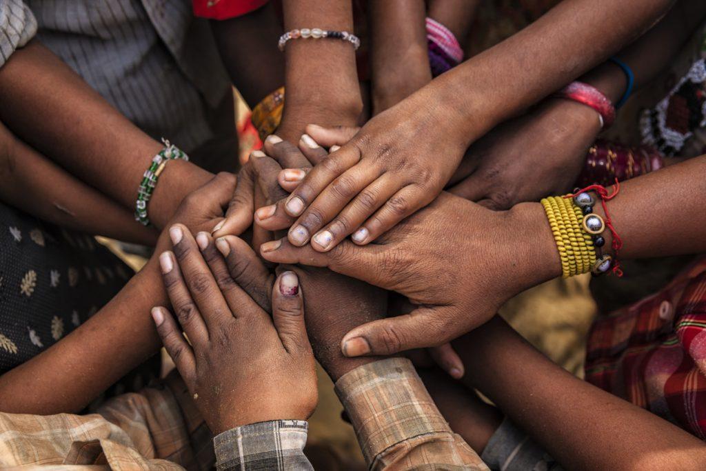 A proposta é promover diálogo, reflexão e compromisso coletivo em torno da igualdade racial e da inclusão social (Foto: Reprodução)