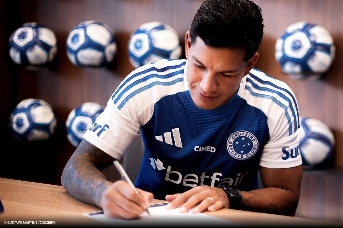 Lucas Romero vai defender o Cruzeiro por mais duas temporadas (Foto/Gustavo Martins/Cruzeiro)