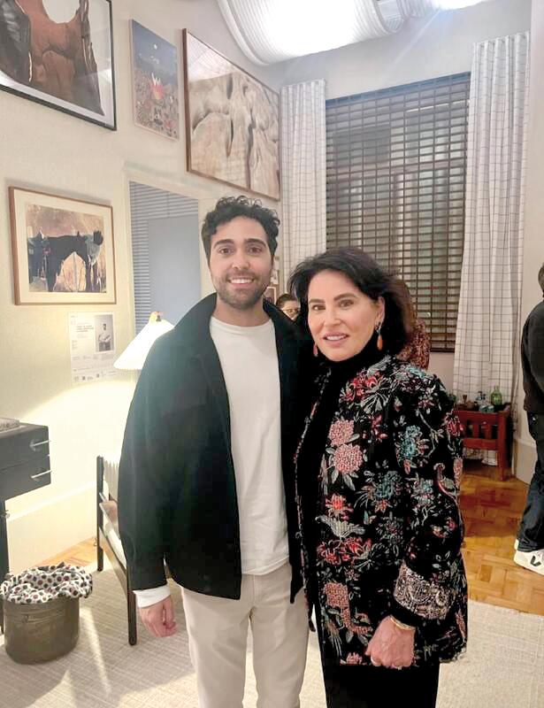 Eternamente bela, Cynthia Fontoura foi prestigiar o sobrinho-afilhado na Casa Cor São Paulo 2025, onde ele – Daniel de Castro Cunha é um dos mais talentosos arquitetos participantes (Foto/Arquivo pessoal)