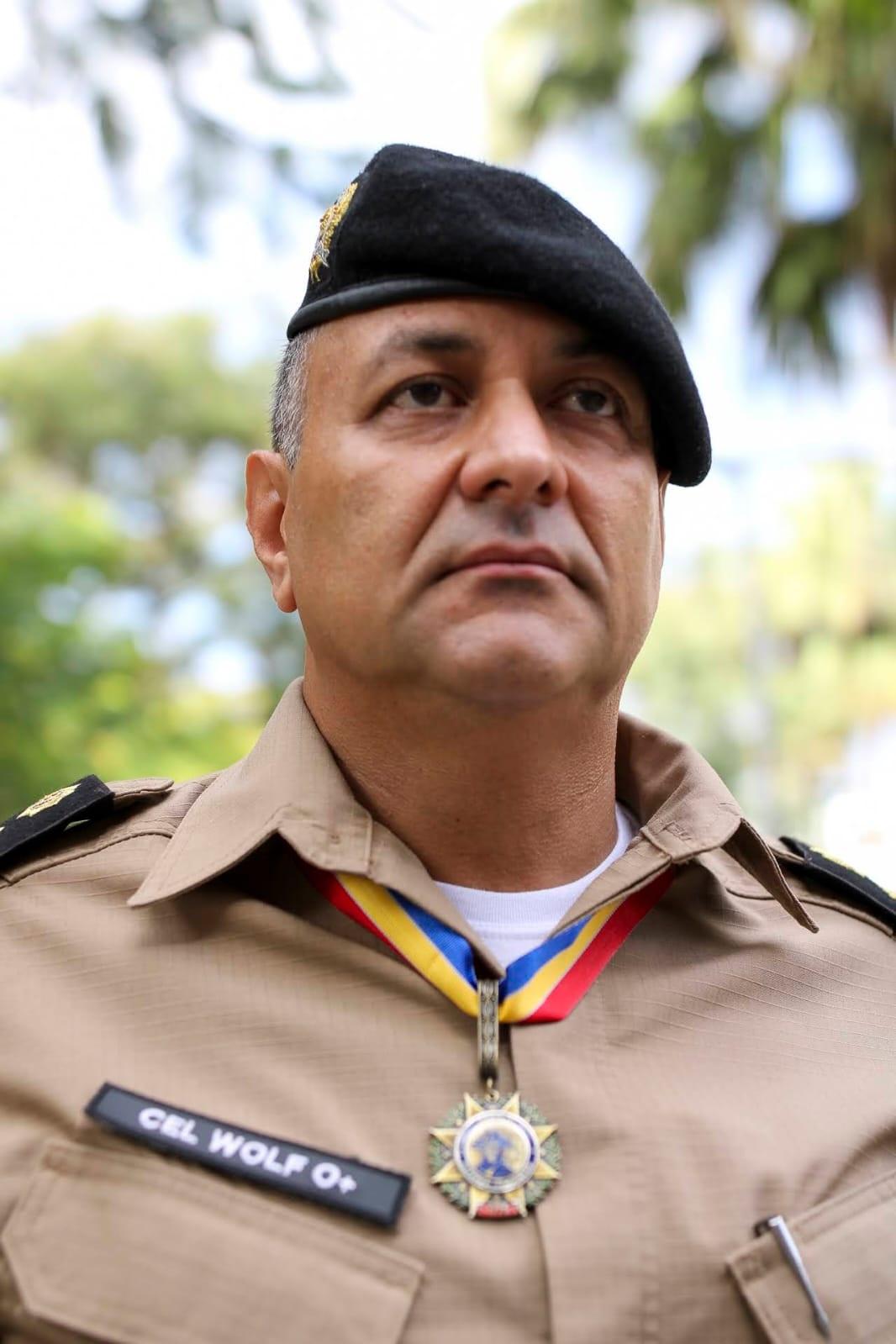 Coronel PM Rodrigo Wolf Luz foi agraciado com a Medalha Alferes Tiradentes – edição especial de 250 anos da PMMG (Foto/Divulgação)